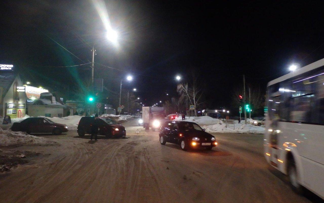 В Боево столкнулись иномарки: у участников ДТП возникли разногласия