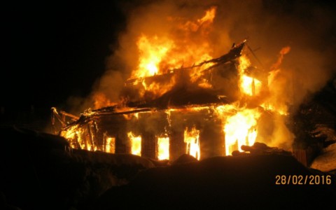 В Кировской области от сердечного приступа умер мужчина, который увидел охваченный огнем дом