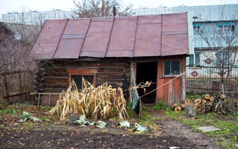 Пропавшего полгода назад кировчанина нашли мертвым в бане деревенского дома