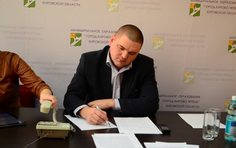 Итоги прямой линии с Михаилом Шинкаревым: где будет ровный асфальт, и как преобразится Кирово-Чепецк к лету