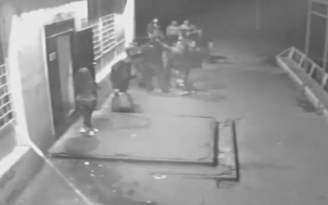 В Кировской области наркополицейские избили посетителя кафе