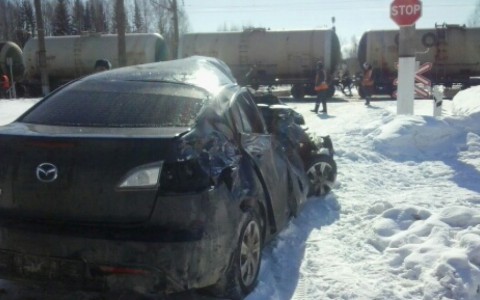В Кировской области поезд снес автомобиль: подробности происшествия
