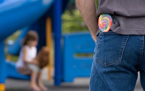 В Чепецке мужчина показал свои половые органы трем воспитанницам детского сада