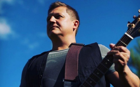 Избитый в Подмосковье кировский участник группы "Любэ" перенес трепанацию черепа