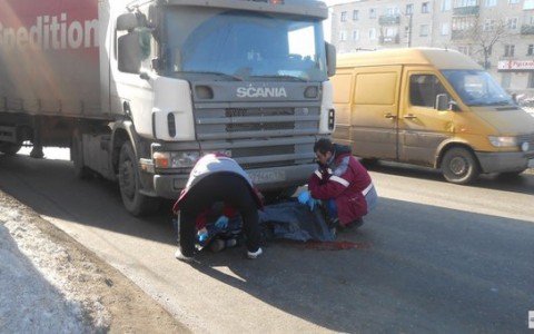 В поселке Нема большегруз насмерть сбил человека