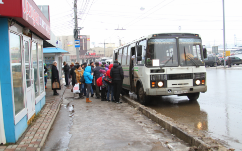 В Чепецке четырехлетнюю девочку зажало в дверях автобуса