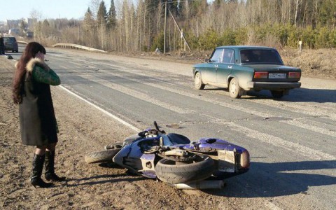 Друзья пострадавшего мотоциклиста: "ДТП под Чепецком произошло из-за объезжавшей яму автоледи"