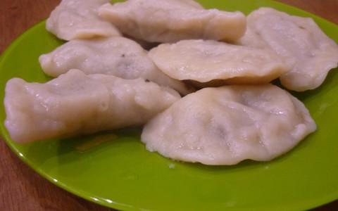 Постный рецепт: вареники с сухими грибами и квашеной капустой