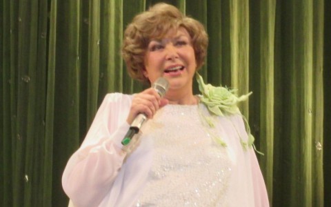 В Кирове обманули Эдиту Пьеху: известной певице не заплатили за концерт