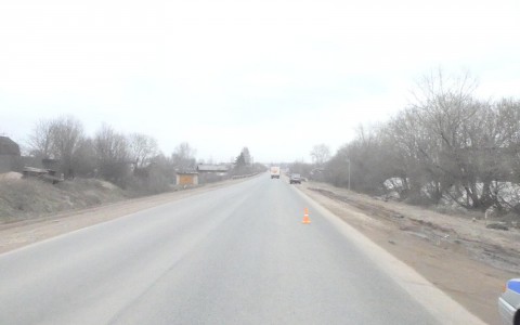 В Кирово-Чепецком районе водитель ВАЗа сбил женщину: пострадавшую срочно госпитализировали