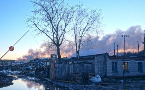 Кирово-Чепецк накрыло смогом от недельного пожара на полигоне мусора