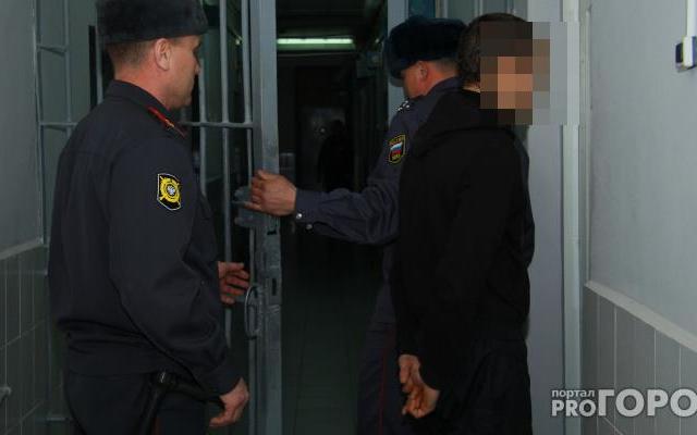 В Кирове 60-летний бизнесмен изнасиловал школьницу в машине