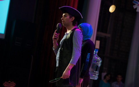 КВНщик из Кирово-Чепецка: «Первые три игры я стоял за кулисами и держал одежду участников команды»