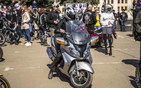 Открытие мотосезона: байкеров благословил митрополит Марк