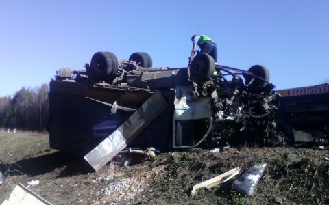 Трагедия в Кировской области: пьяный водитель на угнанной машине врезался в "Газель", погиб человек