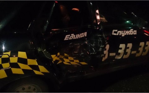 В Кирово-Чепецке водитель такси не уступил дорогу «классике»: пострадали две женщины