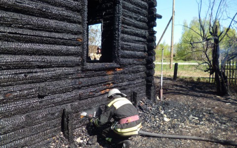 В Чепецком районе сгорел дом: на пепелище нашли труп хозяина