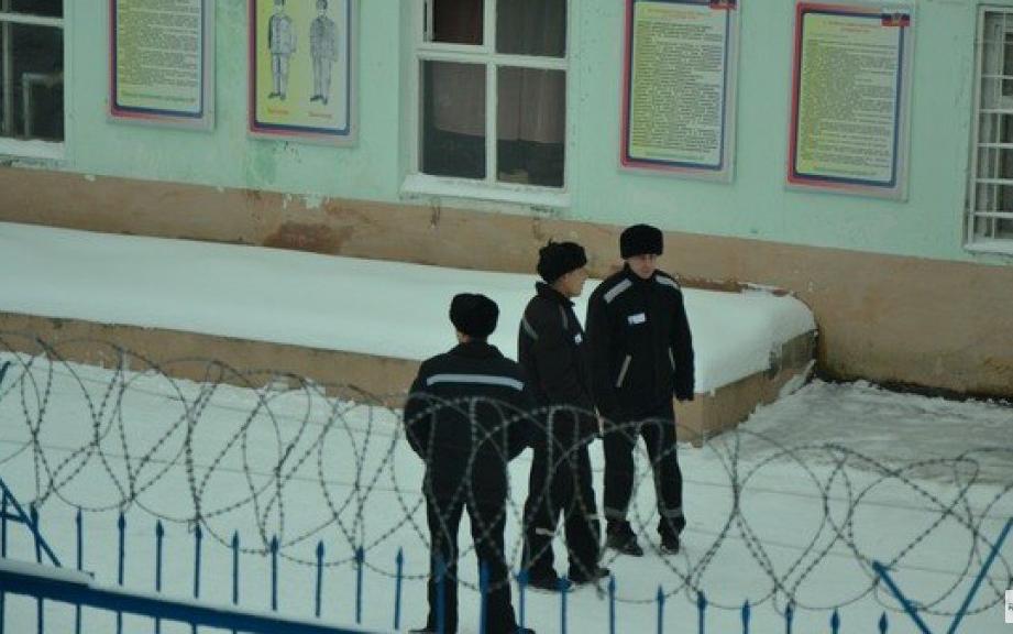 Сотрудник чепецкой колонии получил взятку за досрочное освобождение осужденного