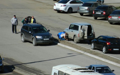 На проспекте России у иномарки на полном ходу отвалилось колесо