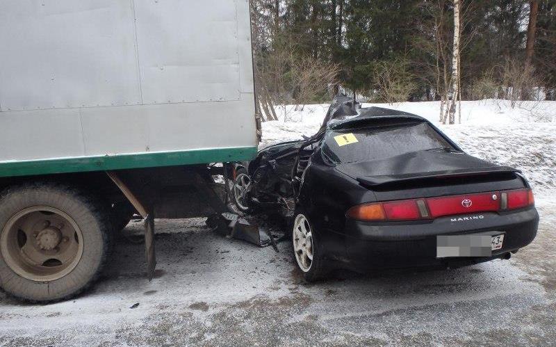 В Чепецке иномарка врезалась в «Газель»: 23-летнего парня увезли в больницу