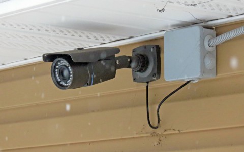 В Чепецке двое подростков  хотели украсть камеру из строящегося здания