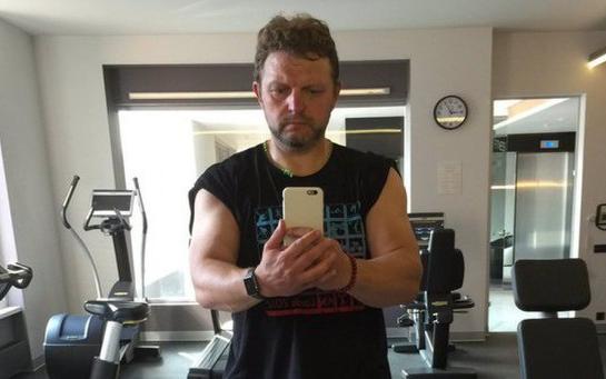 Губернатор Кировской области  во время утренней зарядки разодрал ногу