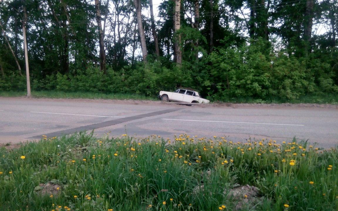 В Чепецке «шестерка» вылетела в кювет: в ГИБДД водитель об аварии не сообщил