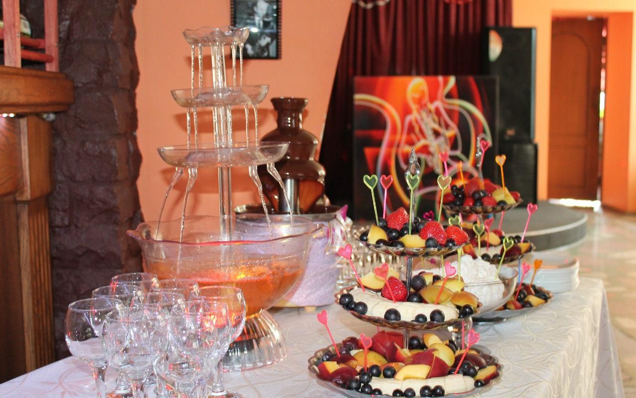 Зачем платить больше? Кафе «Каприз» организует праздник, как в ресторане!