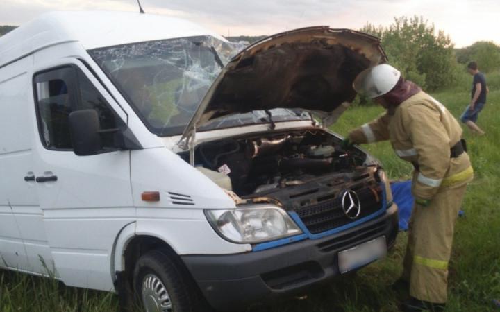 В Кировской области перевернулся микроавтобус