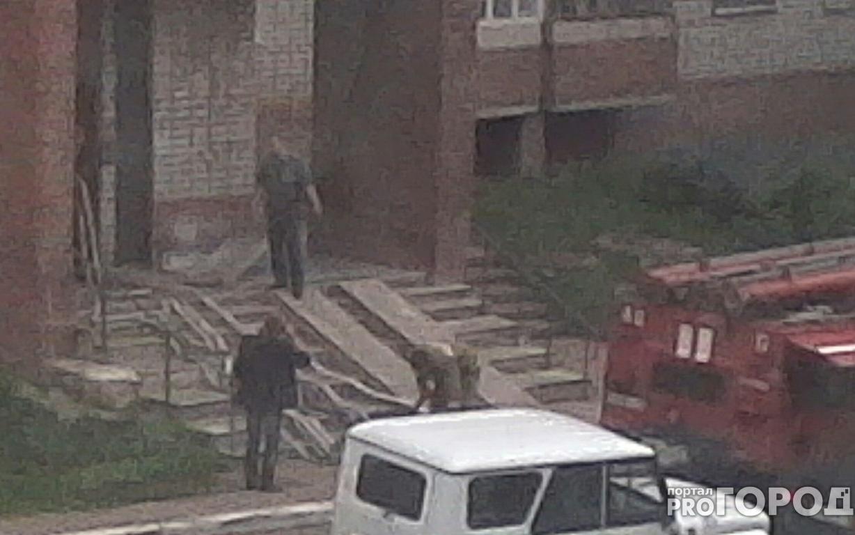 В Чепецке в подъезде дома сгорела детская коляска