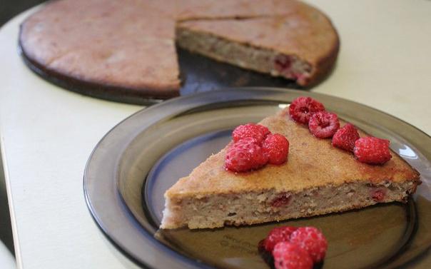 Кекс с малиной и корицей: ваш первый летний десерт