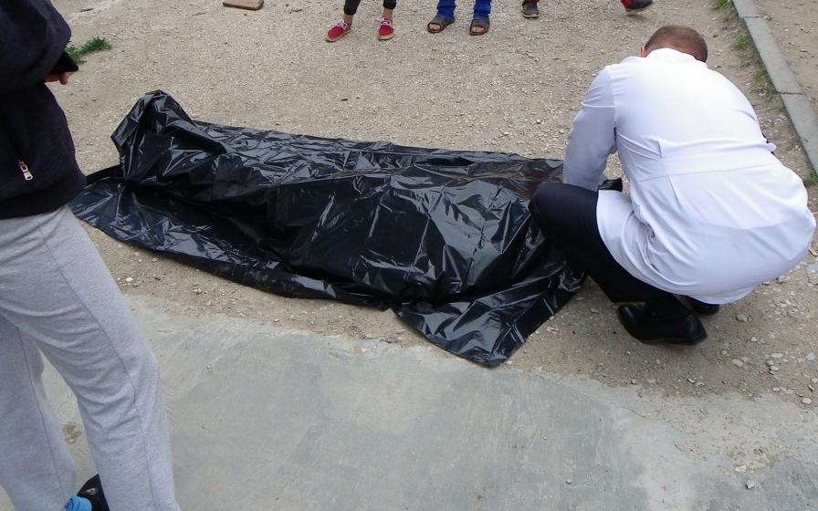 В Кирове дальнобойщика придавило собственной машиной