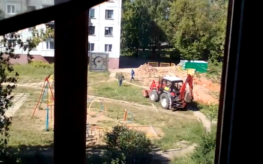 Администрация обязала вернуть на детскую площадку увезенный песок