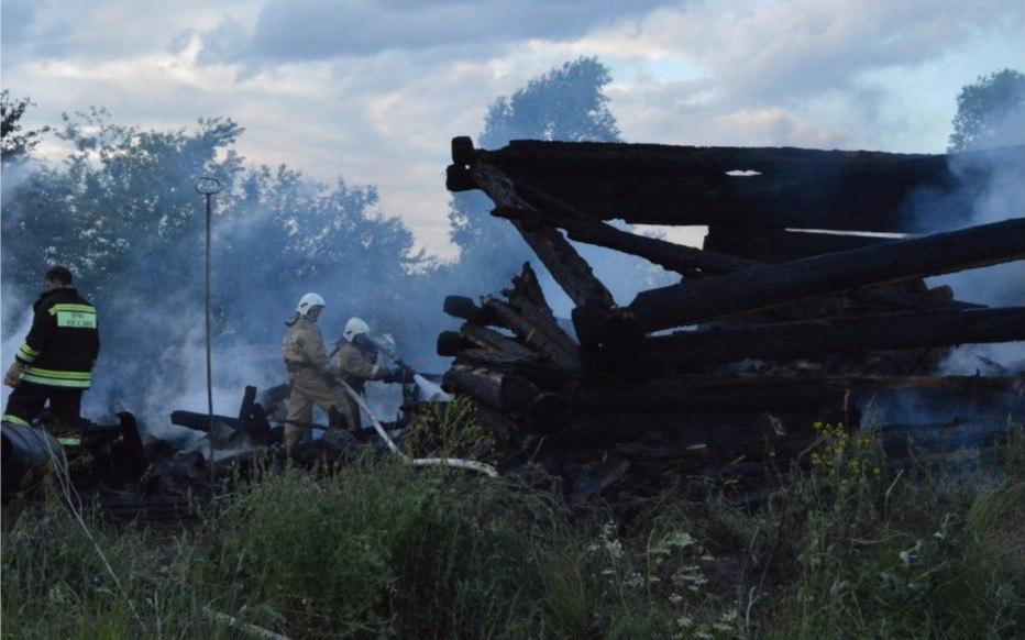 В Чепецке школьник поджег деревянный дом