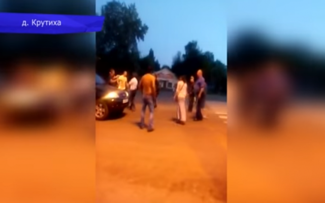 Видео: в Нововятске на дороге произошла массовая драка