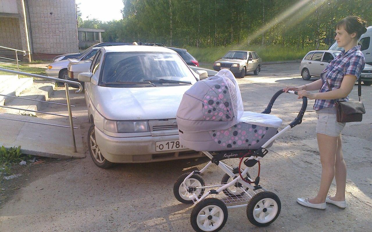 В Кирово-Чепецке водитель ВАЗа перекрыл проход к пандусу