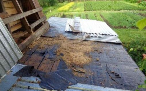 В Кирово-Чепецком районе молния ударила в дом: на месте работали спасатели