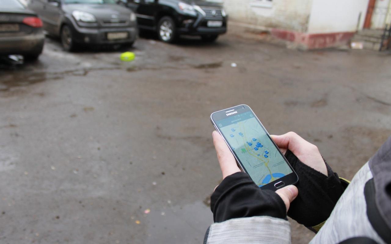 Двое взрослых из Чепецка  украли телефон у ребенка