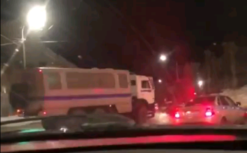 Поздно вечером по Чепецку проехал кортеж из 24 полицейских машин