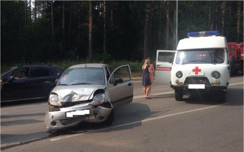 На Ленина в Чепецке Chevrolet Spark столкнулся с "Приорой"