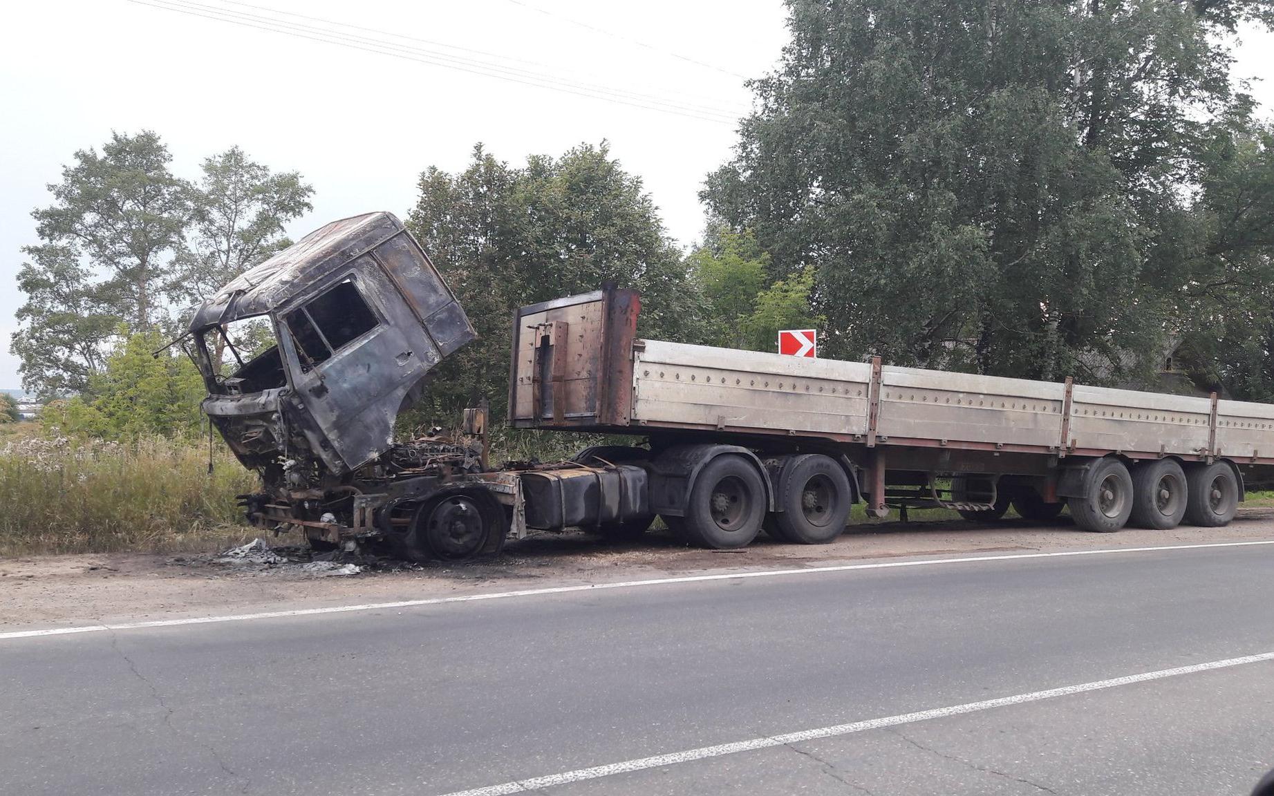 В Кстинино полностью выгорел «КАМАЗ»
