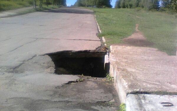 В Чепецке на дороге провалился асфальт из-за сильных ливней