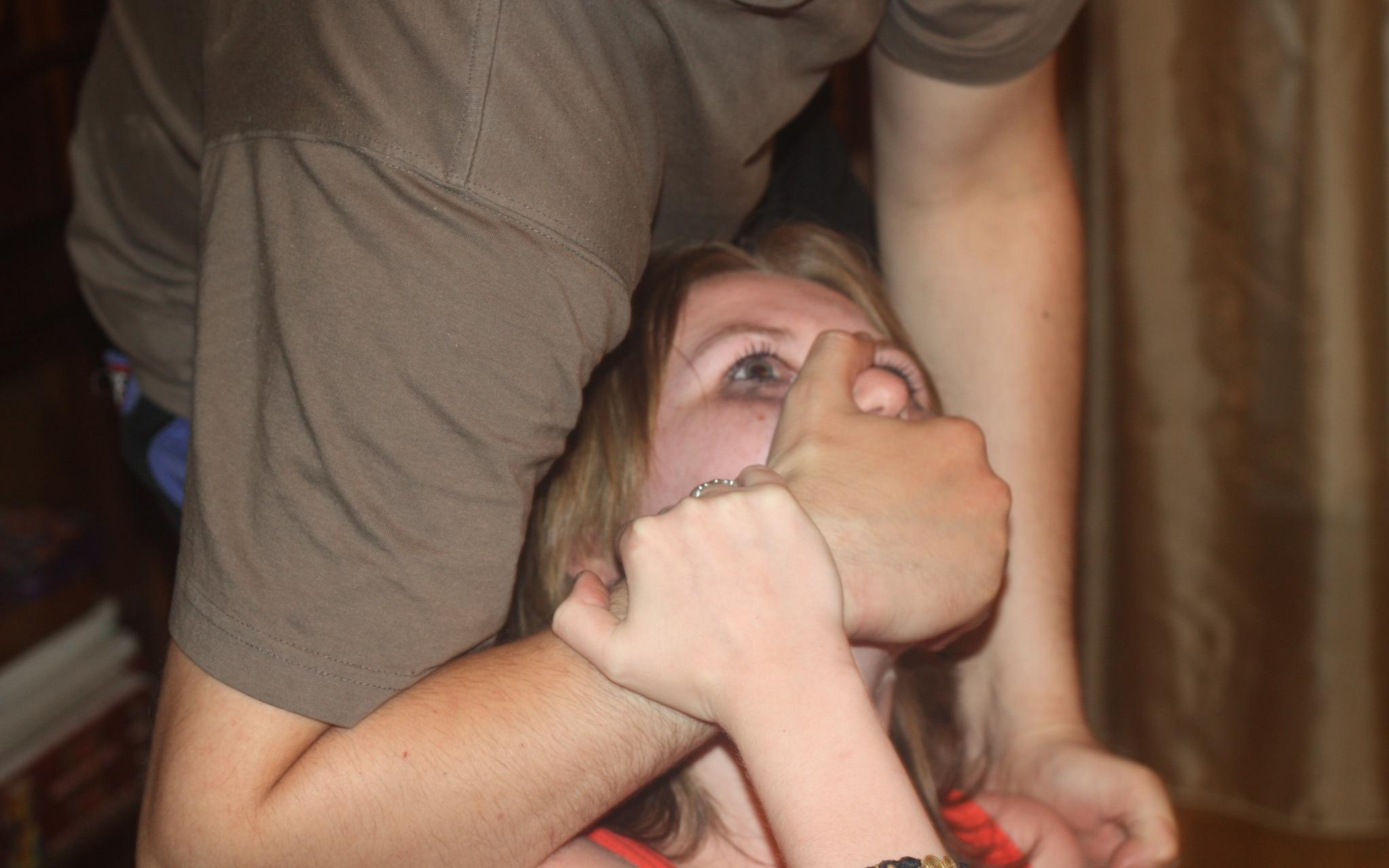 В Кирово-Чепецком районе парень изнасиловал 15-летнюю девочку