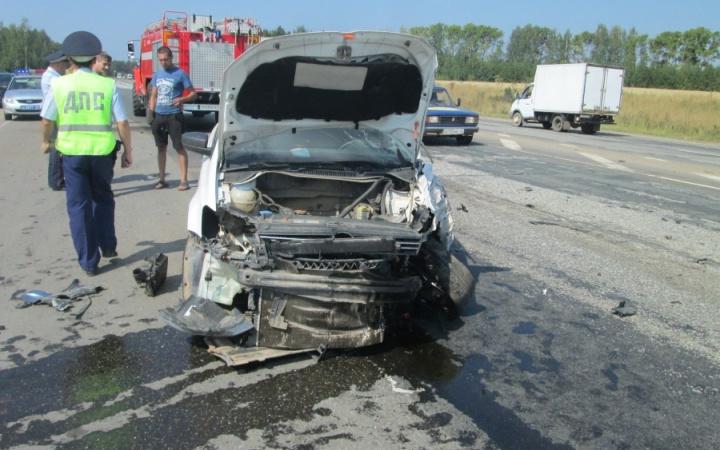 В Чепецком районе лоб в лоб столкнулись иномарки: от удара одну из машин отбросило в кювет