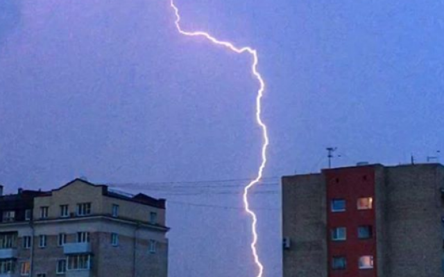 МЧС объявило метеопредупреждение: в Чепецке возможны грозы, ливни, шквалы и град