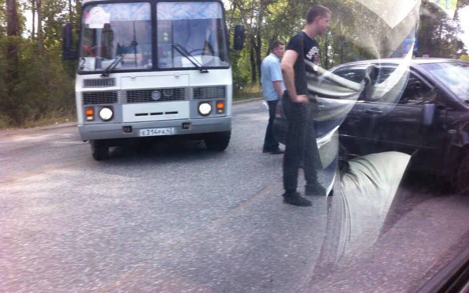 В Кирово-Чепецке столкнулись автобус 2 маршрута и иномарка