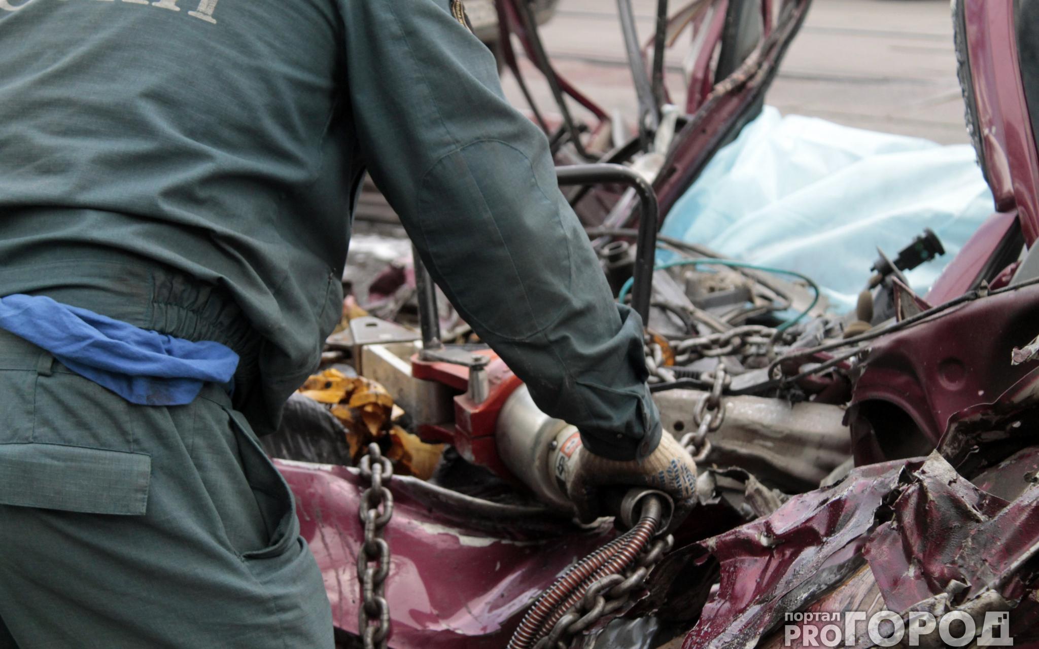 Самосвал столкнулся с мотоциклом в Кировской области: есть пострадавшие