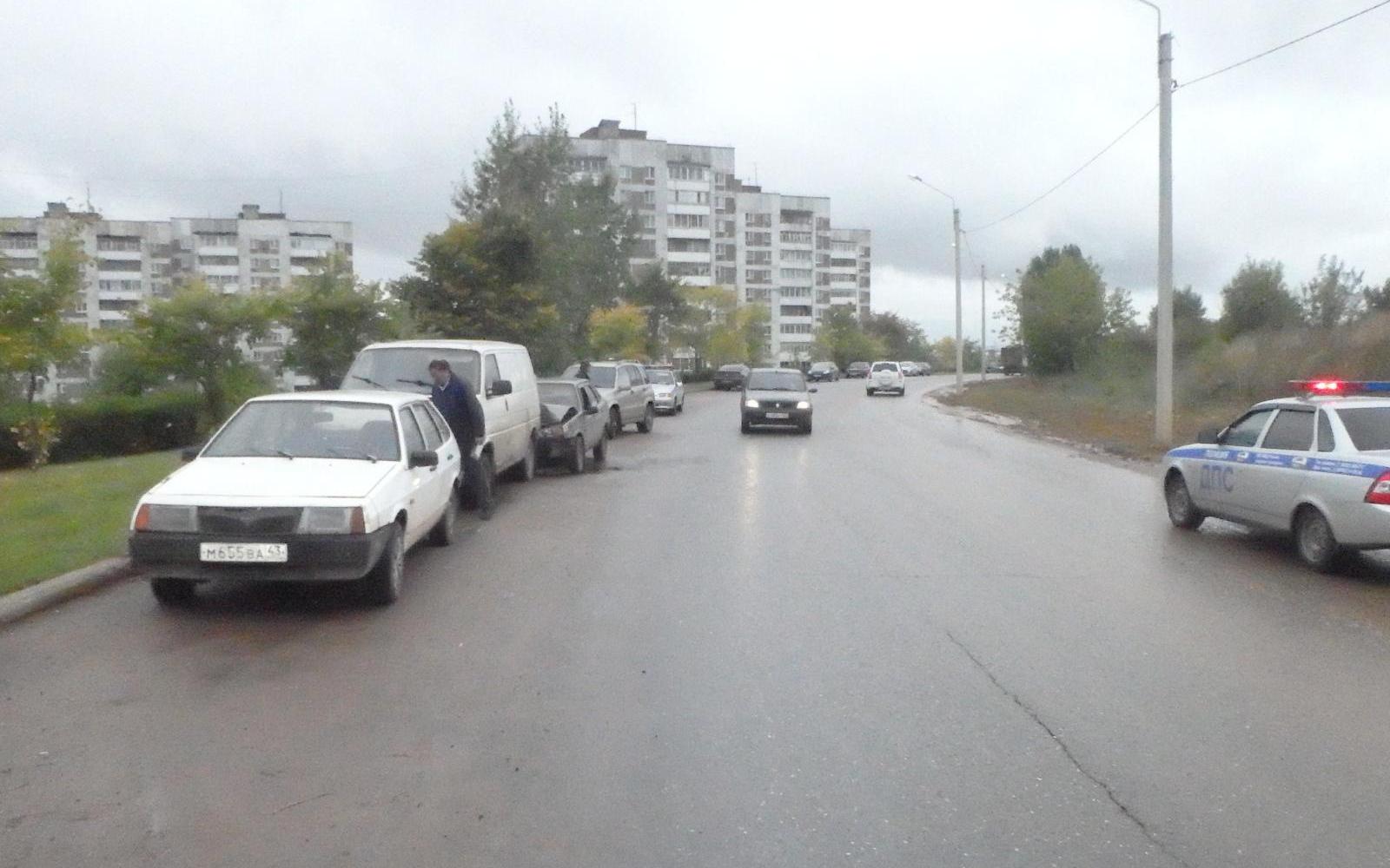 В Кирово-Чепецке женщина за рулем ВАЗа спровоцировала двойное ДТП