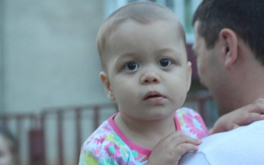 Маленький боец: полуторогодовалая Марьяна перенесла уже десять курсов химиотерапии