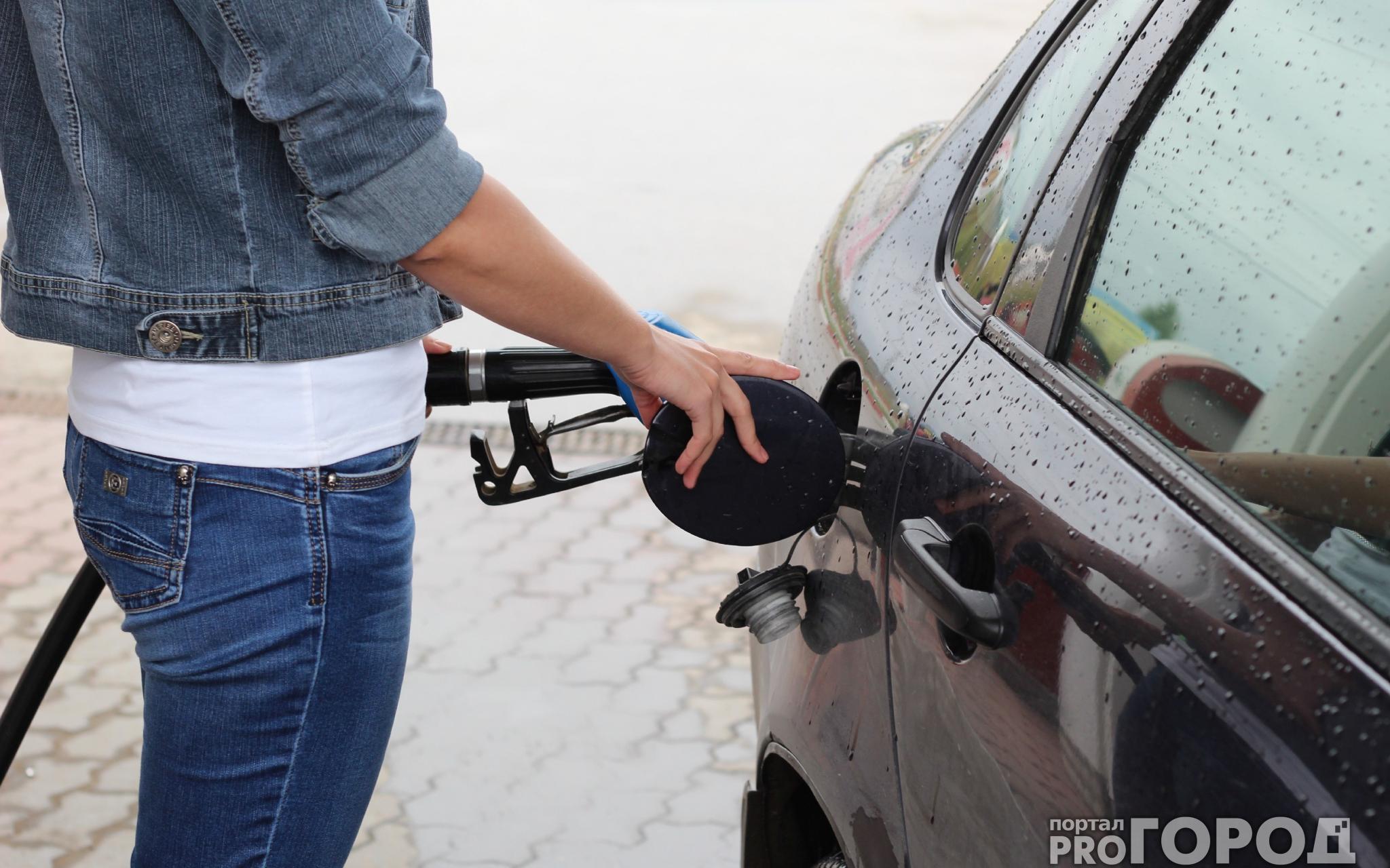 Названы самые "прожорливые" авто, которые сейчас популярны в России